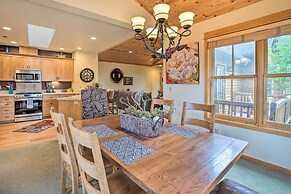 Sisters Getaway w/ Hot Tub ~ Half-mi to Dtwn!