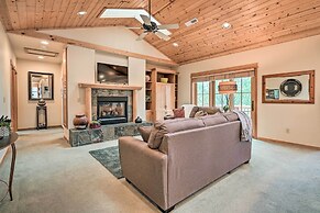 Sisters Getaway w/ Hot Tub ~ Half-mi to Dtwn!