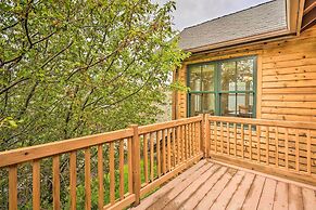 Sisters Getaway w/ Hot Tub ~ Half-mi to Dtwn!