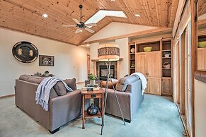 Sisters Getaway w/ Hot Tub ~ Half-mi to Dtwn!