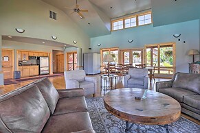 Sisters Getaway w/ Hot Tub ~ Half-mi to Dtwn!