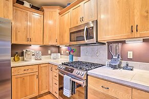 Sisters Getaway w/ Hot Tub ~ Half-mi to Dtwn!