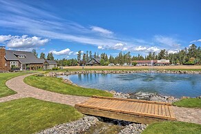 Sisters Getaway w/ Hot Tub ~ Half-mi to Dtwn!