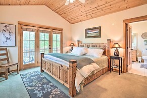 Sisters Getaway w/ Hot Tub ~ Half-mi to Dtwn!