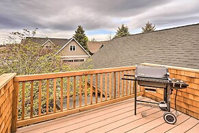 Sisters Getaway w/ Hot Tub ~ Half-mi to Dtwn!