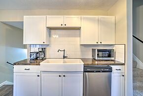 Charming Columbus Home ~ 7 Mi to Ohio State!