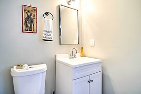 Charming Columbus Home ~ 7 Mi to Ohio State!