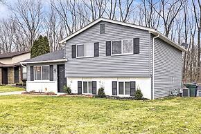 Charming Columbus Home ~ 7 Mi to Ohio State!