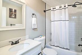 Charming Columbus Home ~ 7 Mi to Ohio State!