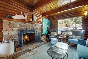 Boutique + Artsy Log Cabin in North Lake Tahoe!
