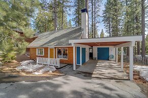 Boutique + Artsy Log Cabin in North Lake Tahoe!