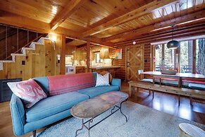 Boutique + Artsy Log Cabin in North Lake Tahoe!
