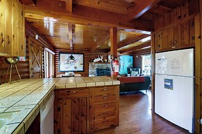 Boutique + Artsy Log Cabin in North Lake Tahoe!