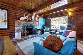 Boutique + Artsy Log Cabin in North Lake Tahoe!
