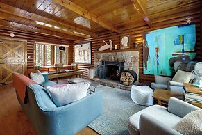 Boutique + Artsy Log Cabin in North Lake Tahoe!