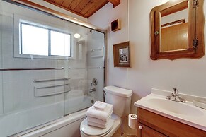 Boutique + Artsy Log Cabin in North Lake Tahoe!