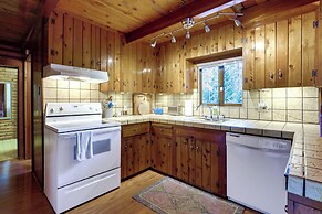 Boutique + Artsy Log Cabin in North Lake Tahoe!