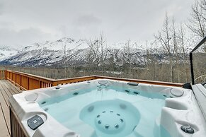Alaskan Mountain Gem With Private Hot Tub & Gym!