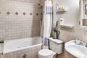 Alaskan Mountain Gem With Private Hot Tub & Gym!