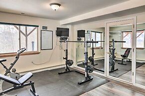 Alaskan Mountain Gem With Private Hot Tub & Gym!