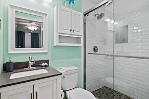 Walk to Coligny Beach Park: Family-friendly Villa