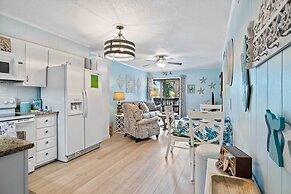 Walk to Coligny Beach Park: Family-friendly Villa