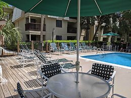 Walk to Coligny Beach Park: Family-friendly Villa