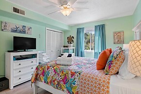 Walk to Coligny Beach Park: Family-friendly Villa