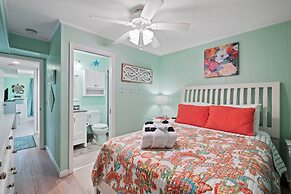 Walk to Coligny Beach Park: Family-friendly Villa