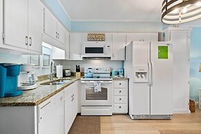 Walk to Coligny Beach Park: Family-friendly Villa