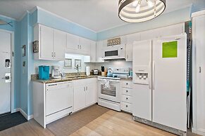 Walk to Coligny Beach Park: Family-friendly Villa