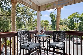 Walk to Coligny Beach Park: Family-friendly Villa
