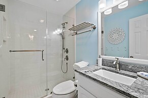 Walk to Coligny Beach Park: Family-friendly Villa