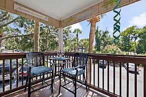 Walk to Coligny Beach Park: Family-friendly Villa