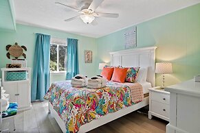 Walk to Coligny Beach Park: Family-friendly Villa