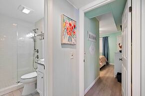 Walk to Coligny Beach Park: Family-friendly Villa