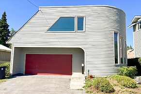 Stylish Anchorage Townhome ~ 1 Mi to Downtown