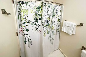 Stylish Anchorage Townhome ~ 1 Mi to Downtown