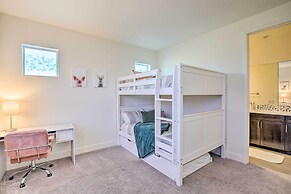 Lakefront Indio Villa: Private Pool & On-site Golf