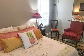 Coastal Escape w/ Yard, Walk 1 Mile to Texas A & M