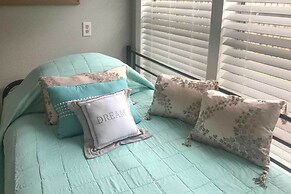 Coastal Escape w/ Yard, Walk 1 Mile to Texas A & M