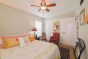 Coastal Escape w/ Yard, Walk 1 Mile to Texas A & M