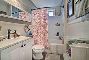 Coastal Escape w/ Yard, Walk 1 Mile to Texas A & M