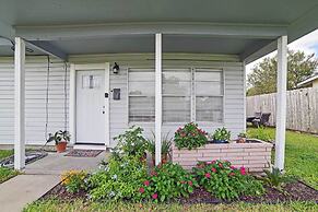 Coastal Escape w/ Yard, Walk 1 Mile to Texas A & M