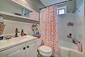 Coastal Escape w/ Yard, Walk 1 Mile to Texas A & M