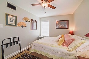 Coastal Escape w/ Yard, Walk 1 Mile to Texas A & M