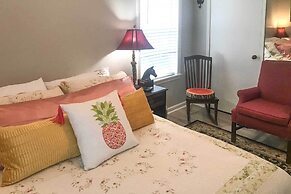 Coastal Escape w/ Yard, Walk 1 Mile to Texas A & M