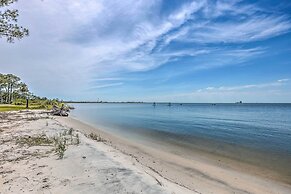 Island Home: Kayaks & Bikes, Next to Boat Access!