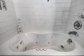 Stunning Views & Waterfront Fun: Aloe Bay Home