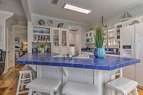 Stunning Views & Waterfront Fun: Aloe Bay Home